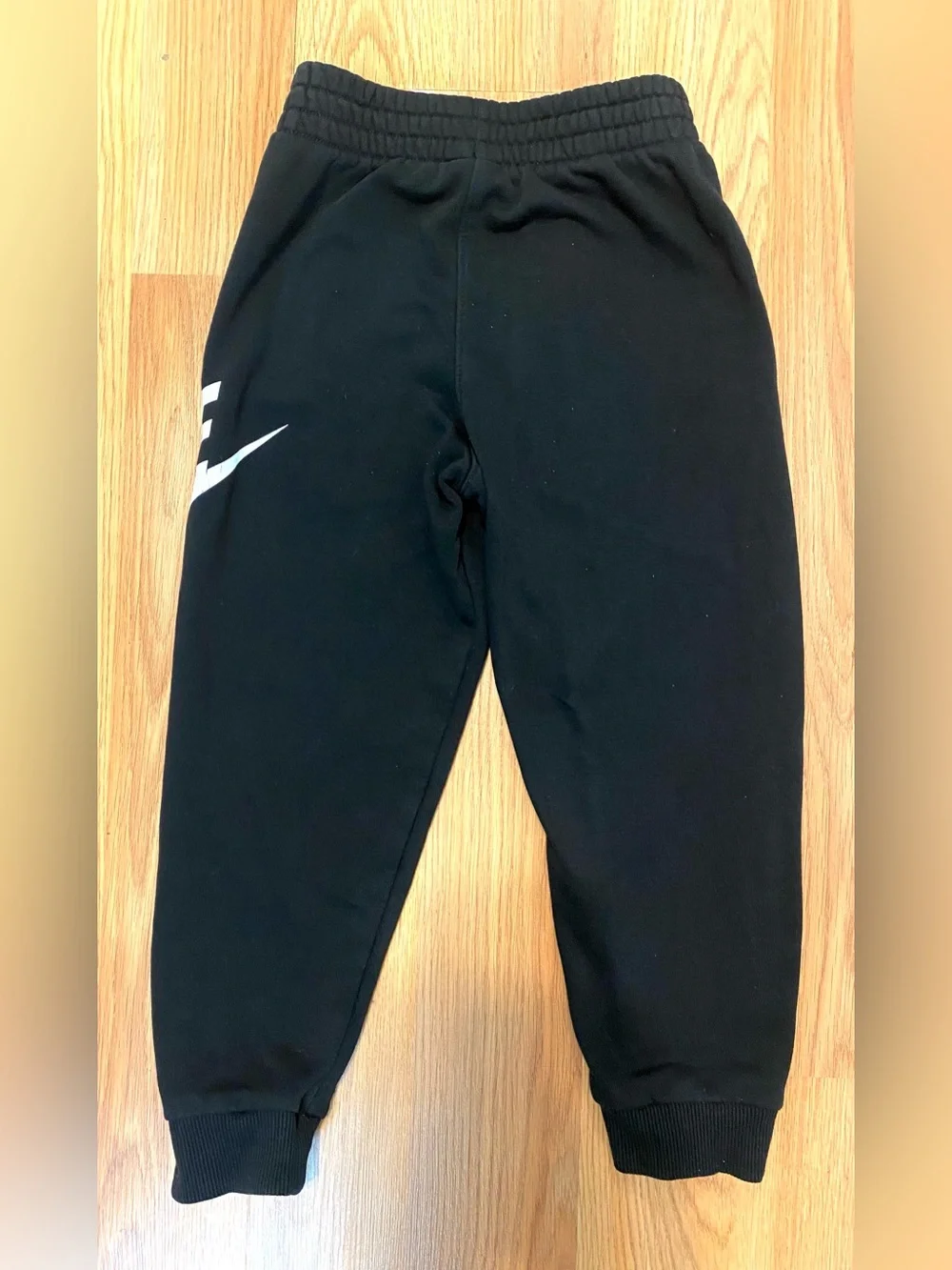 🖍️ NIKE FLEECE SWEATPANTS/JOGGERS FOR BOYS SIZE 5/6 BUNDLE OF 2 BEIGE & BLACK💙